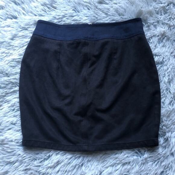 Zara black faux suede mini skirt - Picture 3 of 6